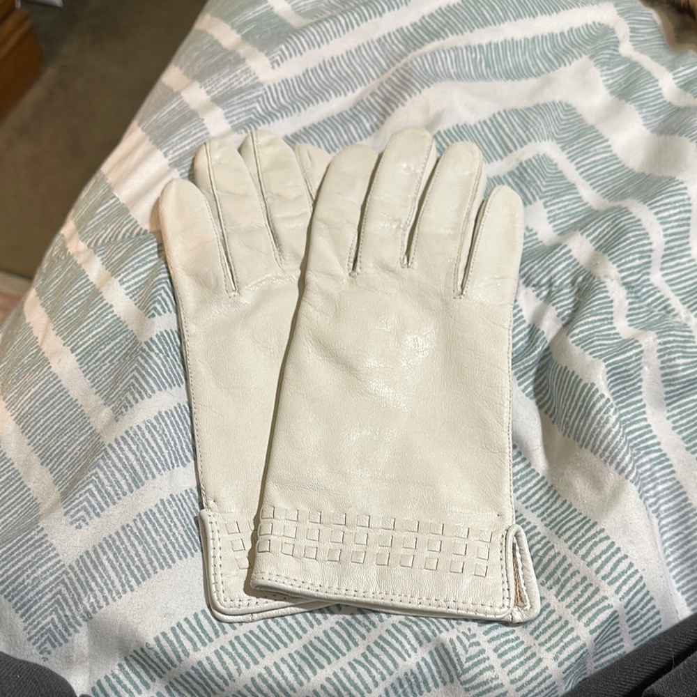 Elegant White Leather Gloves